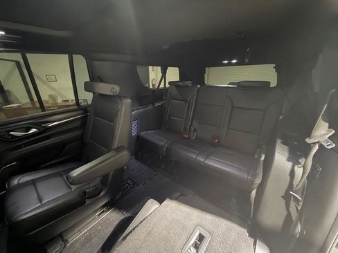 Used 2022 GMC Yukon XL Denali RWD image 16