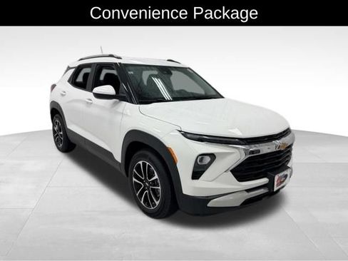 Certified 2026 Chevrolet TrailBlazer LT w/ Convenience Package FWD image 6