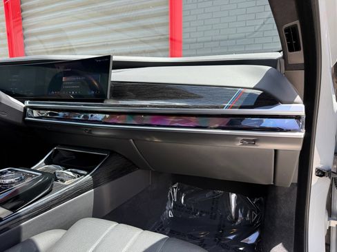 Used 2024 BMW i7 eDrive50 w/ M Sport Package RWD image 45