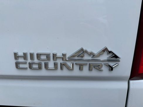Used 2022 Chevrolet Silverado 2500 High Country w/ Z71 Off-Road Package AWD/4WD image 17