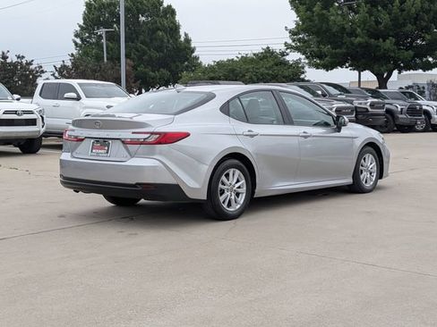 Used 2025 Toyota Camry LE FWD image 5