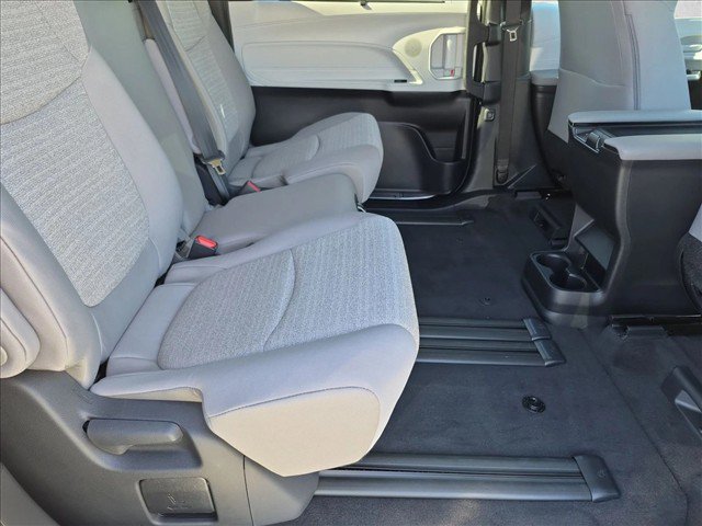 Used 2026 Toyota Sienna LE AWD/4WD image 19