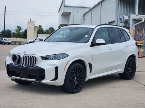 Used 2025 BMW X5 sDrive40i w/ M Sport Package RWD image 3