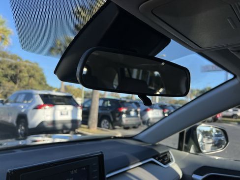 Used 2022 Toyota RAV4 XLE image 27