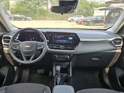 Used 2025 Chevrolet TrailBlazer LT AWD/4WD image 23