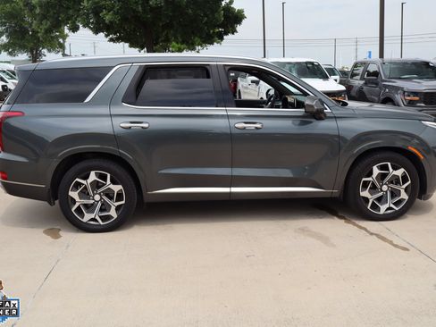 Used 2022 Hyundai Palisade Calligraphy FWD image 2