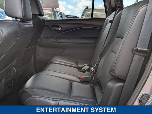 Used 2018 Honda Pilot Touring image 16