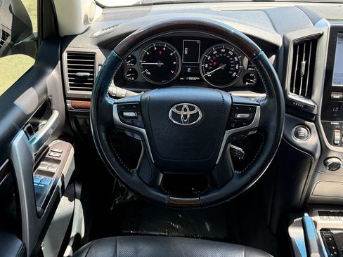 Used 2019 Toyota Land Cruiser w/ Four Season Floor Mat Package AWD/4WD image 21