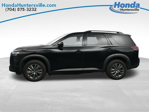 Used 2025 Nissan Pathfinder SV FWD image 5