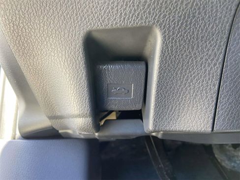 Used 2024 Toyota Camry SE image 25