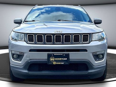 Used 2019 Jeep Compass Latitude w/ Cold Weather Group AWD/4WD image 2