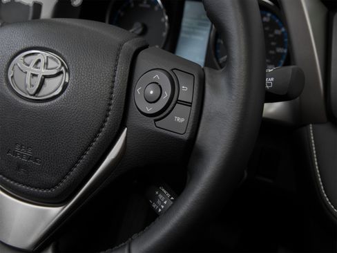 Used 2018 Toyota RAV4 XLE FWD image 47