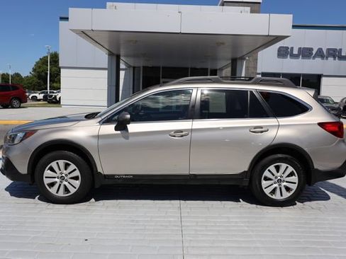 Used 2018 Subaru Outback 2.5i Premium AWD/4WD image 2
