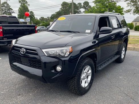 Used 2020 Toyota 4Runner SR5 AWD/4WD image 2