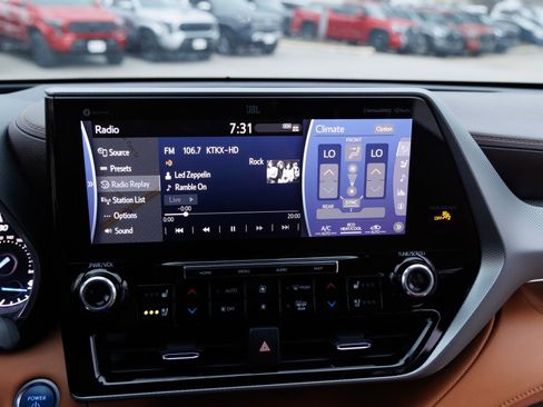 Used 2021 Toyota Highlander Platinum image 23