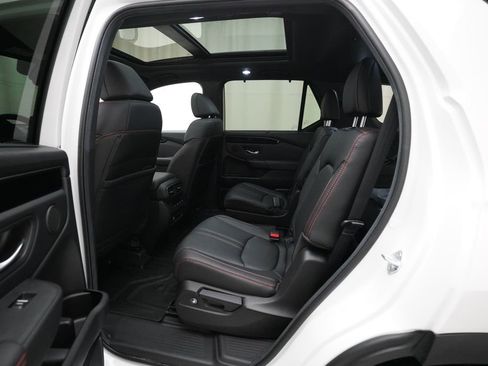 Certified 2025 Honda Pilot TrailSport image 16