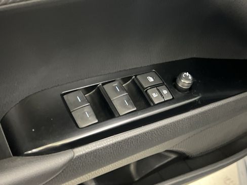 Used 2025 Toyota Camry SE FWD image 14