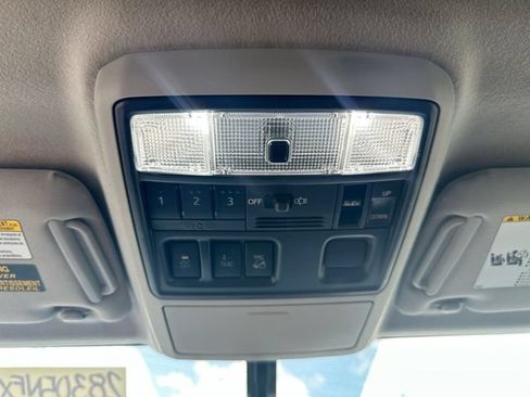 Used 2017 Toyota 4Runner SR5 Premium AWD/4WD image 38