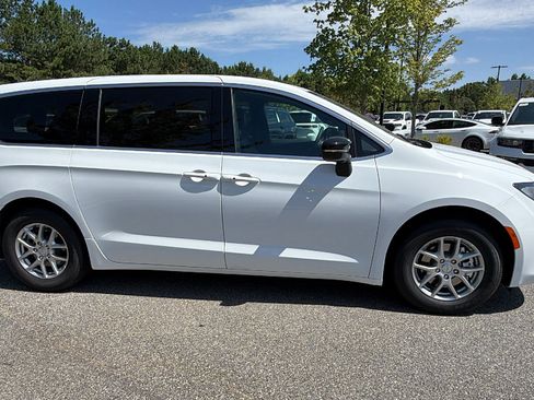 New 2027 Chrysler Pacifica LX FWD image 7