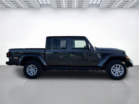 New 2023 Jeep Gladiator Sport image 2
