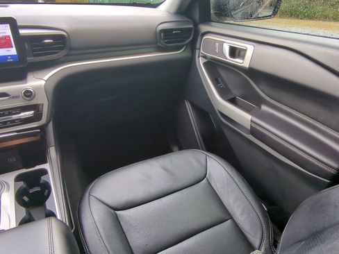 Certified 2022 Ford Explorer XLT image 15