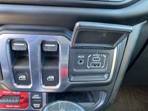 Used 2022 Jeep Wrangler Rubicon w/ Steel Bumper Group image 15