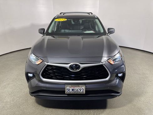 Certified 2024 Toyota Highlander XLE image 8