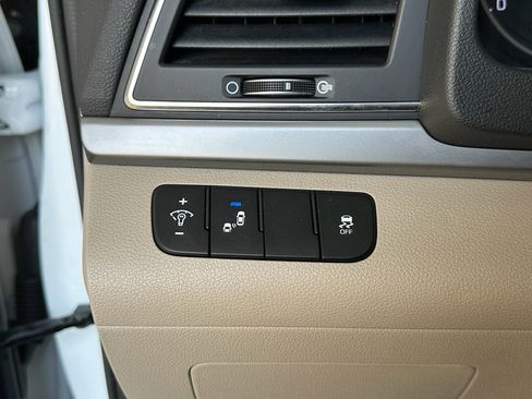 Used 2018 Hyundai Elantra Value Edition image 17