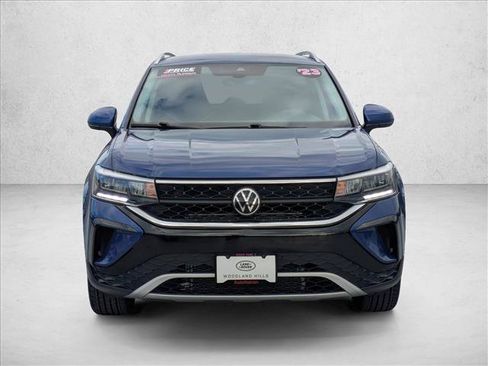 Used 2023 Volkswagen Taos SE w/ Black Wheel Package FWD image 2