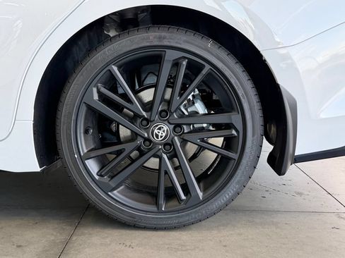 Used 2026 Toyota Camry Hybrid FWD image 13