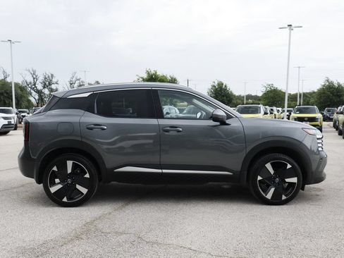 Used 2025 Nissan Kicks SR w/ SR Premium Package AWD/4WD image 4