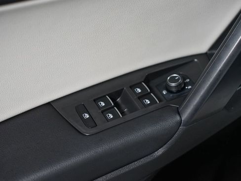 Used 2021 Volkswagen Tiguan SE image 29