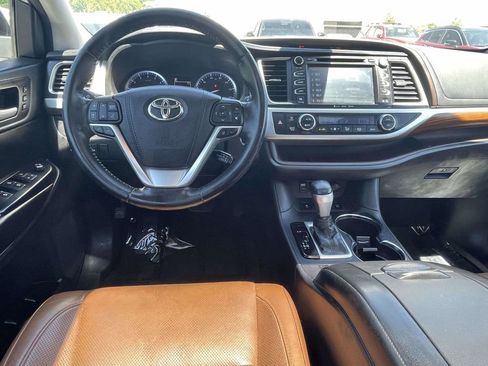 Used 2018 Toyota Highlander Limited AWD/4WD image 16