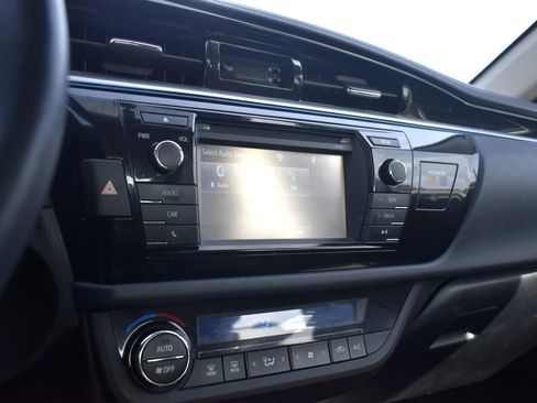 Used 2014 Toyota Corolla S image 22