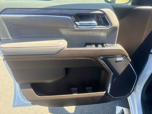 Used 2024 Chevrolet Silverado 1500 LTZ AWD/4WD image 8