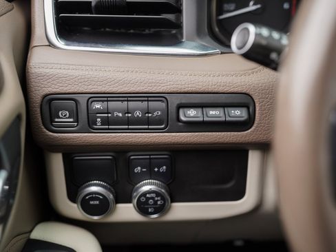 Used 2021 GMC Yukon Denali image 32