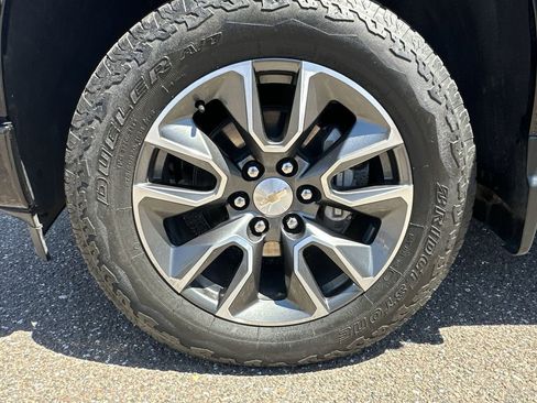 Used 2024 Chevrolet Silverado 1500 LT AWD/4WD image 33
