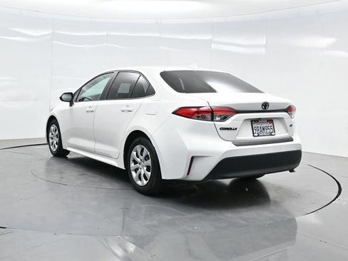 Used 2025 Toyota Corolla LE FWD image 5
