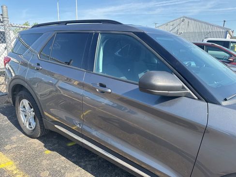 Used 2023 Ford Explorer XLT AWD/4WD image 22