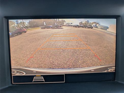 Used 2024 GMC Terrain SLE image 15