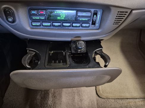 Used 2007 Ford Crown Victoria LX RWD image 25