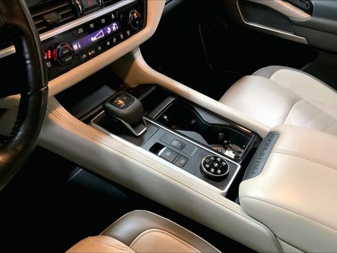 Used 2022 Nissan Pathfinder Platinum w/ Lighting Package (N93) image 16