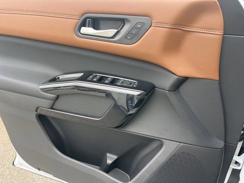 New 2026 Nissan Pathfinder Platinum image 6