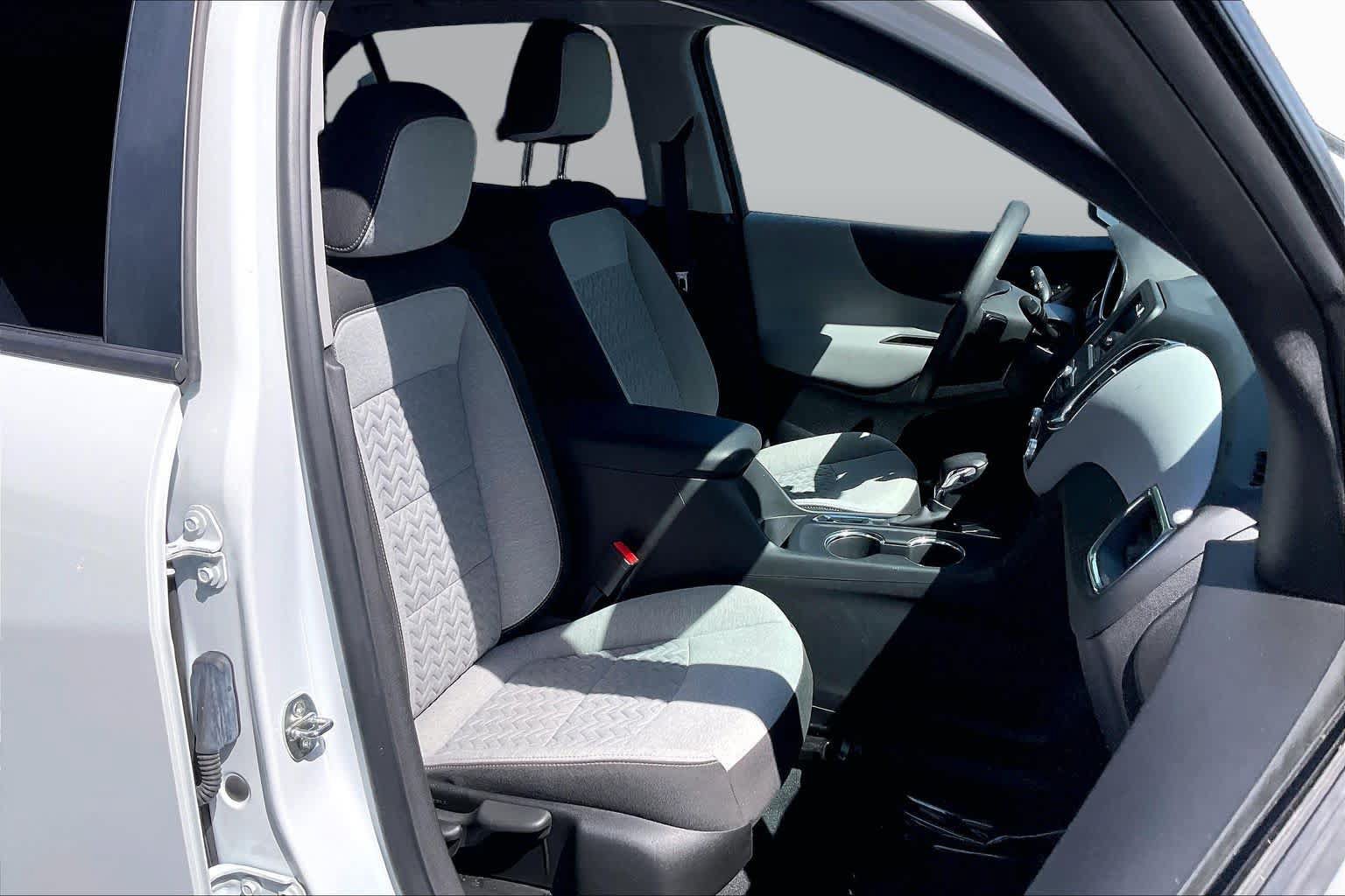 Used 2022 Chevrolet Equinox LS w/ LS Convenience Package FWD image 8