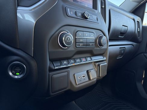 Used 2022 Chevrolet Silverado 1500 Custom image 18