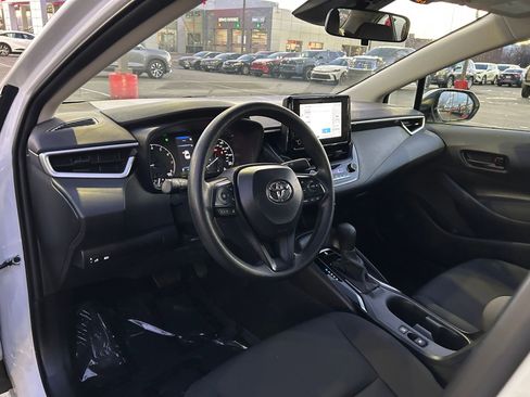 Used 2025 Toyota Corolla LE image 10