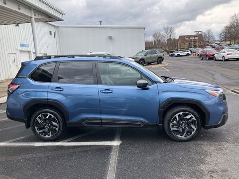 Used 2025 Subaru Forester Limited AWD/4WD image 2