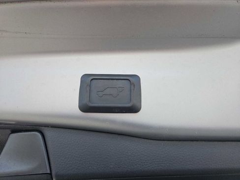 Used 2021 Toyota RAV4 XLE w/ Convenience Package image 21