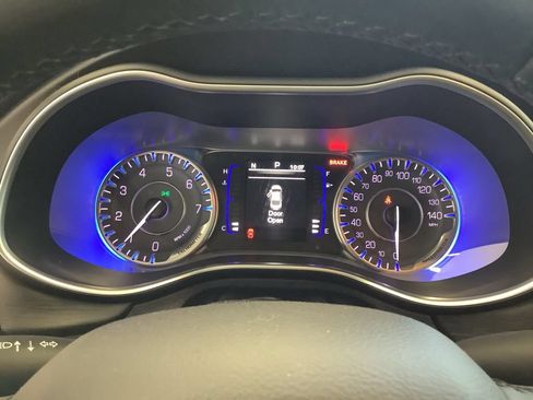 Used 2015 Chrysler 200 Limited w/ Convenience Group FWD image 8