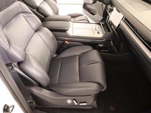 New 2025 Lincoln Navigator Reserve w/ Jet Appearance Package image 14